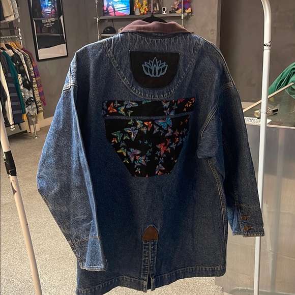 Vintage Alfred Dunner Denim Jacket with Embroidered Collar - Picture 3 of 3